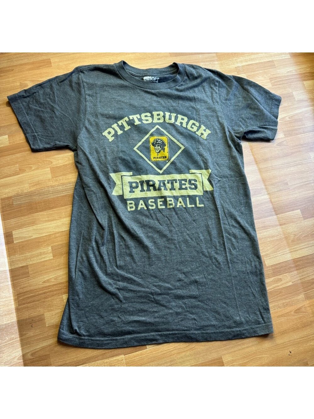 Pittsburgh pirates Tshirt size small black and gold short sleeve unisex